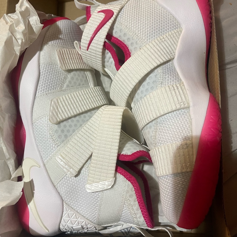 Lebron Soldier size 5Y